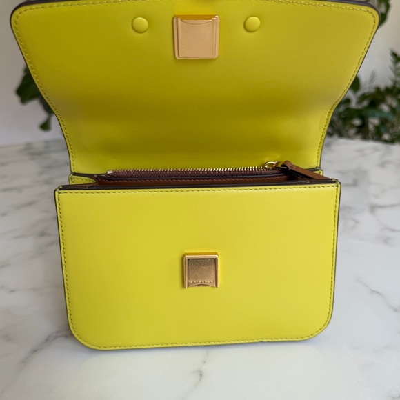 Tory Burch Eleanor Small Convertible Shoulder Bag in Island Chartreuse Leather - Picture 12 of 16